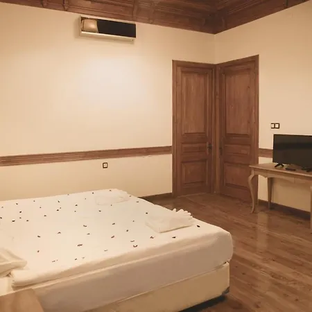 Hotel Thrace & *